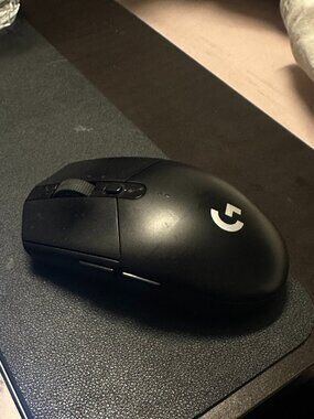 logitech G304 mouse